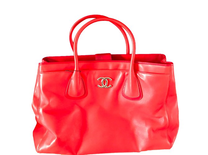 Chanel leather tote Red  ref.46912