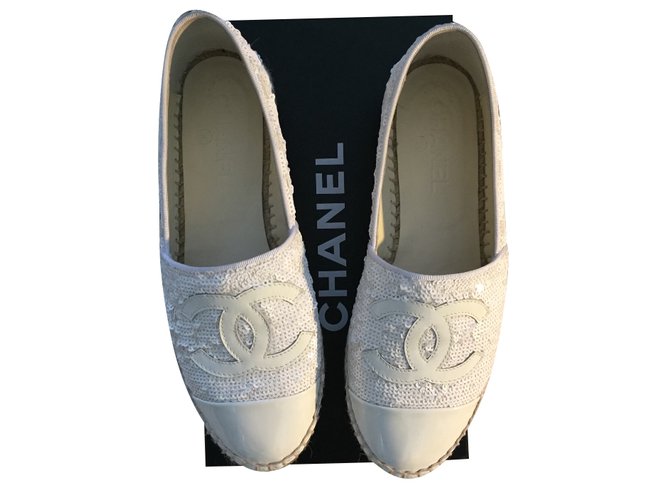 Chanel Alpercatas Branco Couro envernizado  ref.47181