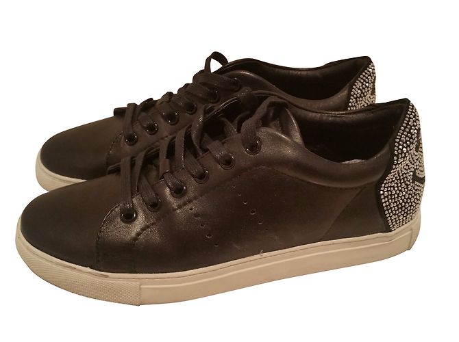 Lola Cruz Sneakers