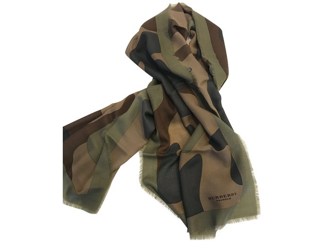 Burberry Scarves Green Cashmere  ref.48366
