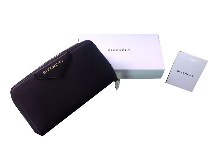 Cartera Givenchy de cuero negro