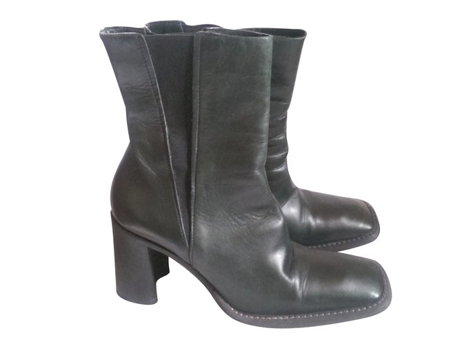 Costume National Ankle Boots Olive green Leather  ref.48747