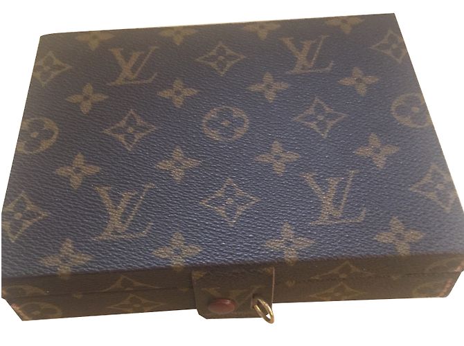 Louis Vuitton Pretty jewelry box Dark brown