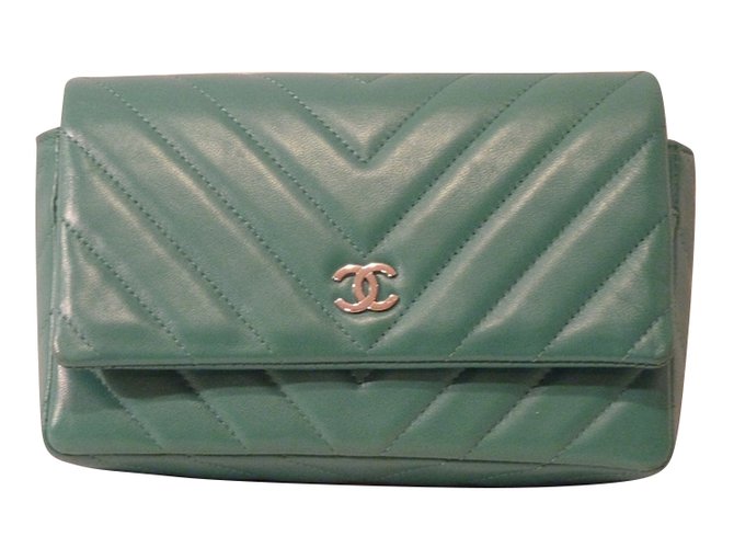 Chanel Small Chevron Wallet On Chain Verde Pelle  ref.49022