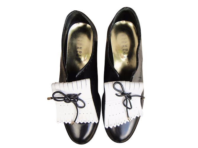 Scarpe derby Claudie Pierlot in vernice nera Nero