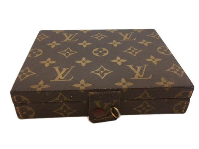 Boîte à bijoux Louis Vuitton en toile monogram