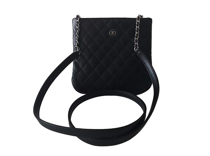 Chanel Pochette bandoleira uniforme Preto