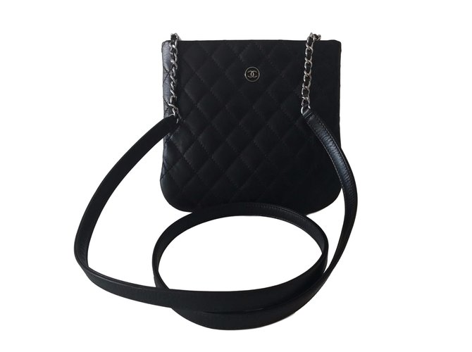 Chanel Pochette bandoulière uniforme Cuir Noir  ref.50232