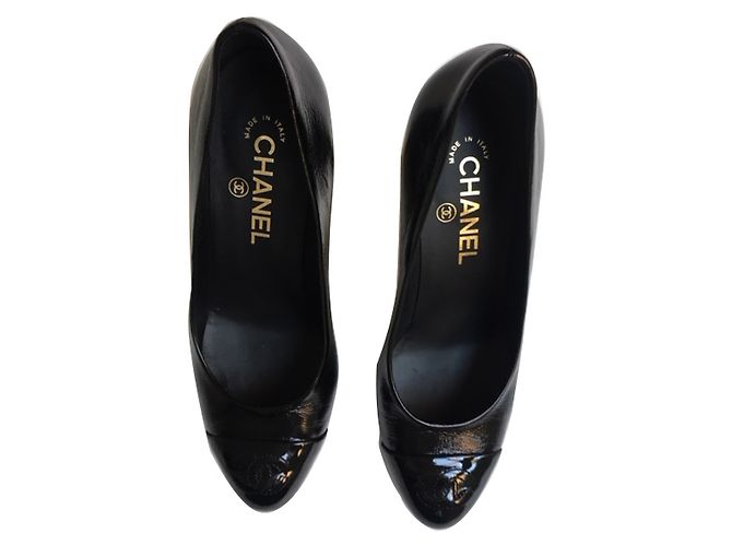 Décolleté Chanel in pelle nera con tacco 8cm Nero