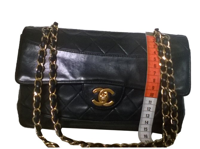 Chanel Handtaschen Schwarz Leder  ref.50652