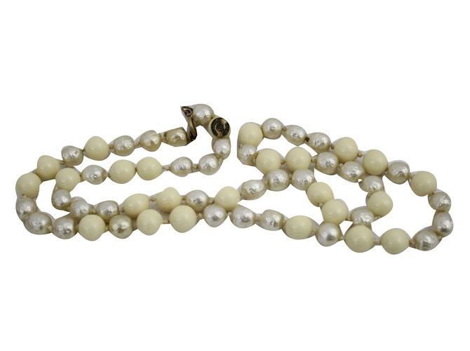Chanel Sautoir perles Blanc cassé  ref.50767