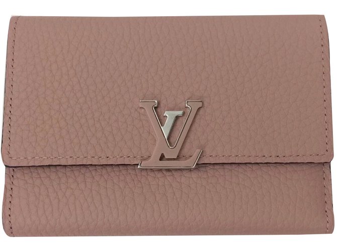 Louis Vuitton Capucines Compact Wallet magnolia - Good or Bag