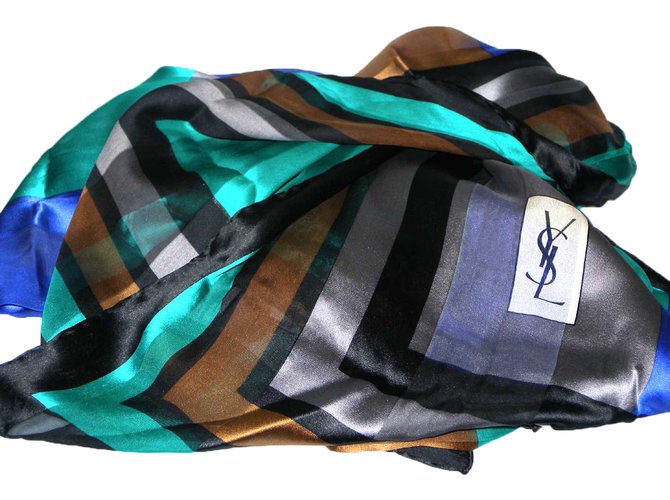 Yves Saint Laurent Shawl Multiple colors Silk  ref.51165