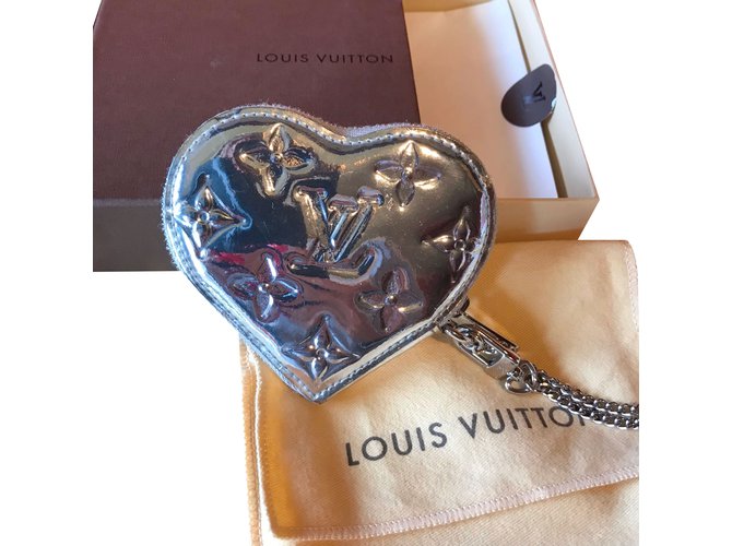Louis Vuitton coeur miroir Cuir vernis Argenté  ref.52427