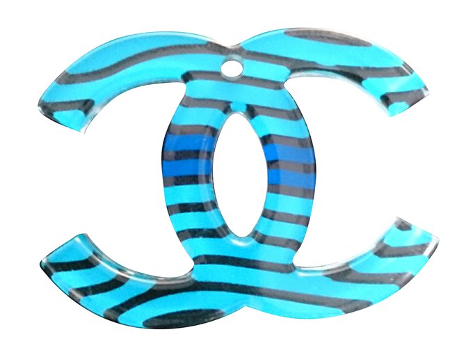 Chanel Pendant necklaces Blue Resin  ref.52744