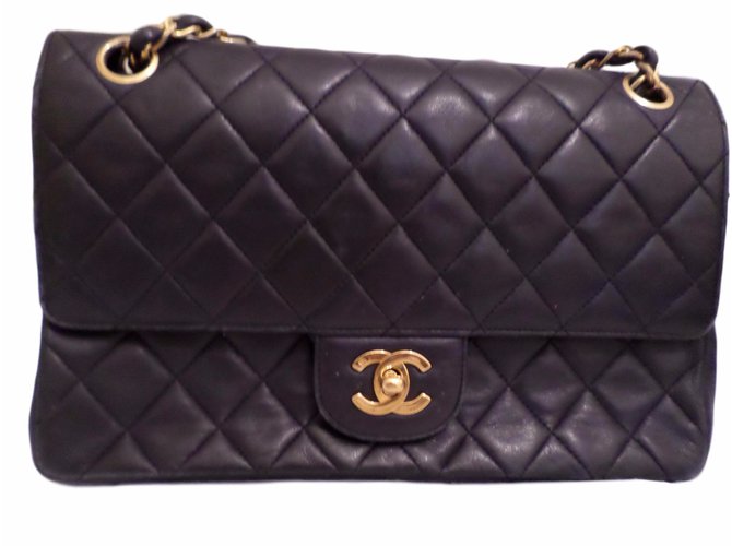 Timeless Chanel Classic Double Flap Medium Lambskin Bag Navy blue ref.52769  - Joli Closet
