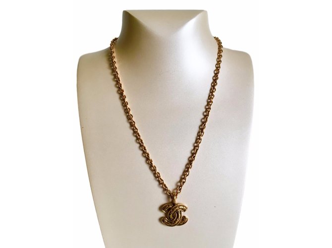 Colliers Chanel Collier Chanel CC Matelassé Plaqué or Doré ref.52790