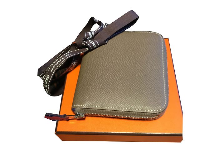 Cartera Porta Tarjetas Hermès de Cuero Taupe y Seda Gris pardo
