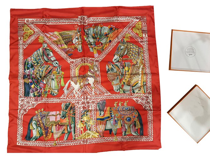 Carré Hermès rare "la danse du cheval Marwari" Soie Rouge Multicolore Doré  ref.53030