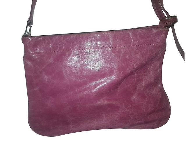 Bolsa de mão Miu Miu em couro rosa com alças longas