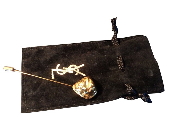 Yves Saint Laurent Alfinetes e broches Dourado Metal  ref.53302