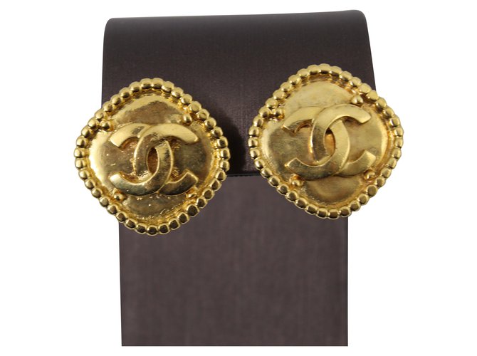 Chanel Brincos Dourado Metal  ref.53605
