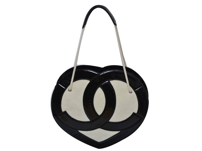 Chanel Heart CC logo bag Black Beige Patent leather Cotton  ref.53658