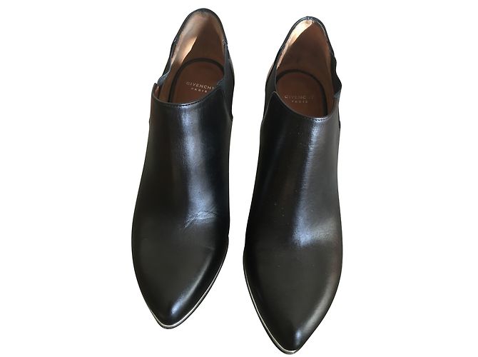 Givenchy Black Leather Heeled Pumps