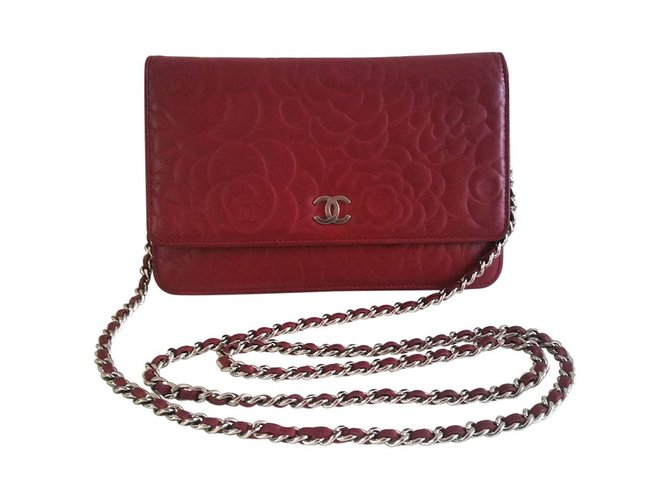 Chanel Camelia Wallet an der Kette Rot Leder  ref.54060