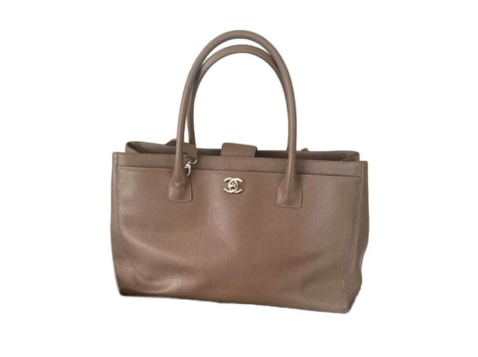 Chanel Cerf tote Taupe Leather ref.54364 - Joli Closet