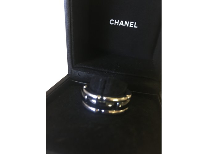 Chanel Anelli Nero Oro bianco Ceramica  ref.54395