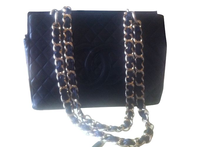 Chanel Large Shopping Bag Preta em Couro Preto