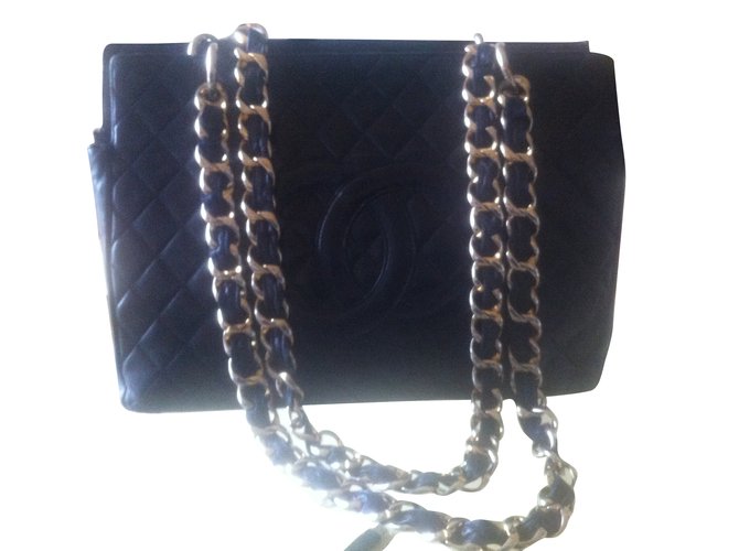 Chanel Handtaschen Schwarz Leder  ref.54603