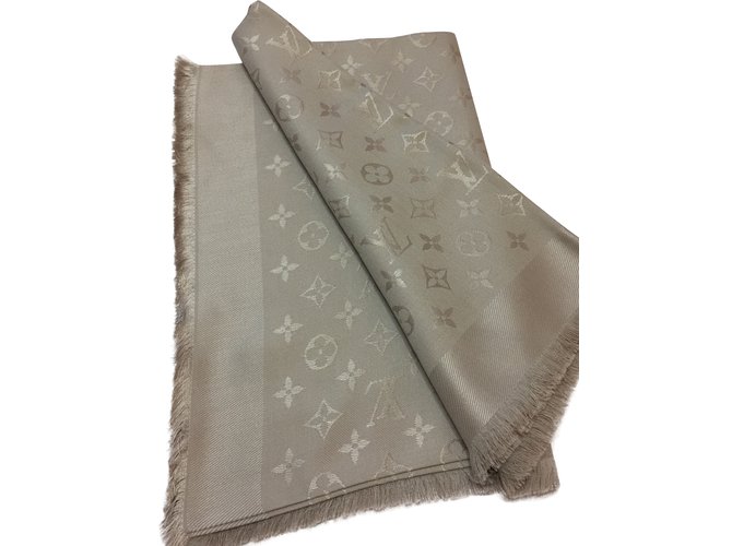 Louis Vuitton Silk scarves Beige Wool  ref.54644