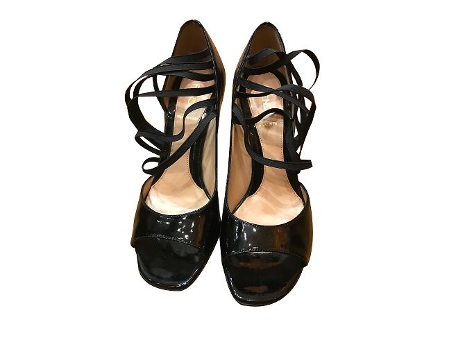 Fendi Pumps aus schwarzem Lackleder Gr. 38