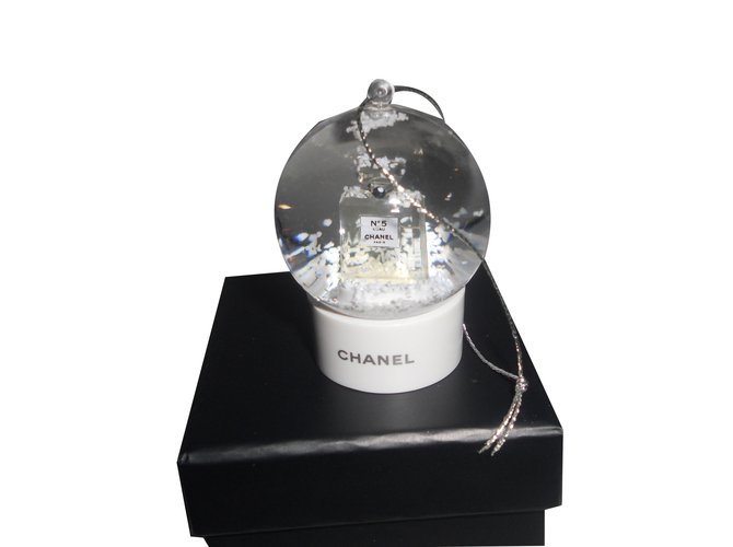 Boule A Neige Chanel Sapin De Noel Et Sacs