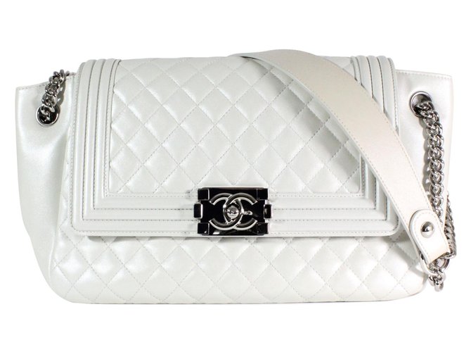 Boy Chanel Handtaschen Weiß Leder  ref.54788