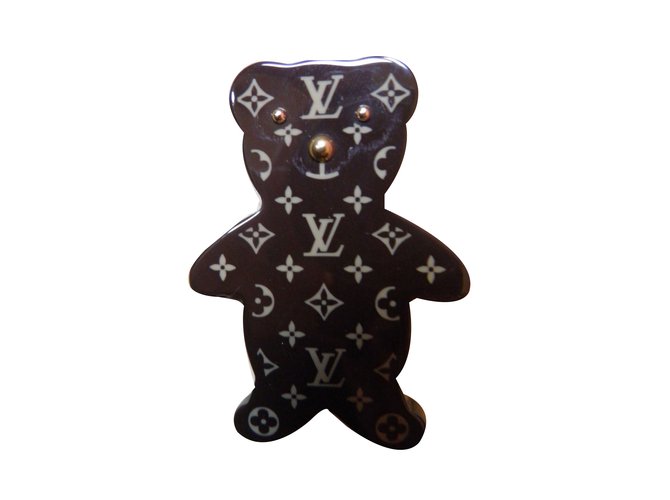 Louis Vuitton Alfileres y broches Castaño Resina  ref.54820