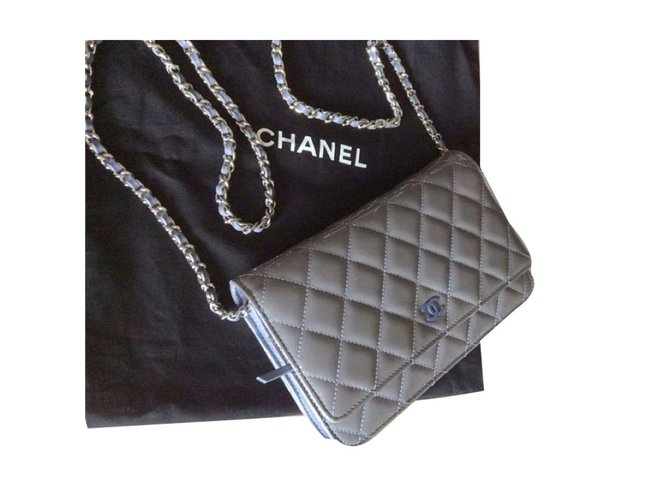 Wallet On Chain Chanel WOC Grau Lackleder  ref.55268