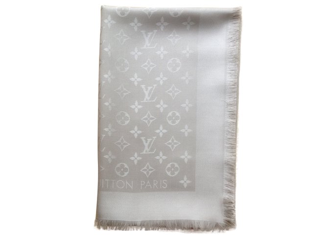 Louis Vuitton Foulards Soie Beige  ref.162288