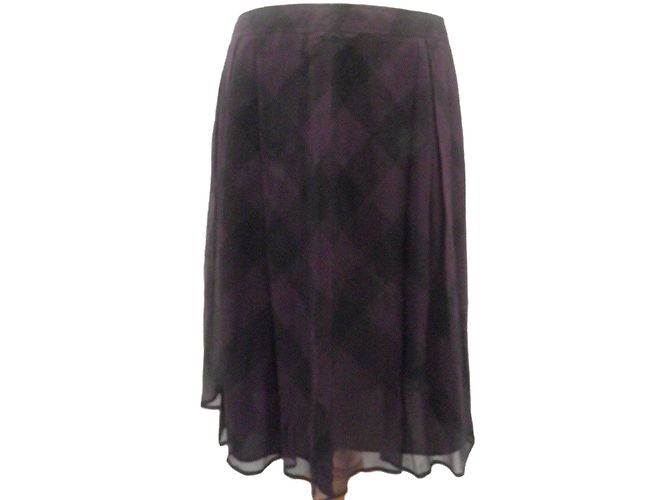 Burberry Rock Schwarz und Amethyst mit abstraktem Muster