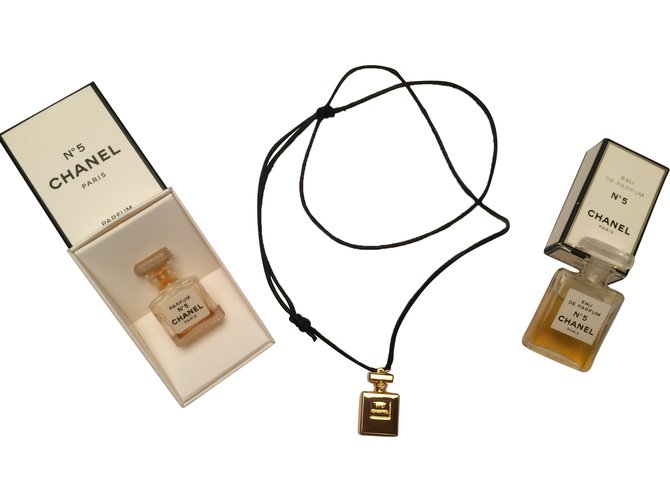Chanel Anhänger halsketten Golden Metall  ref.55767