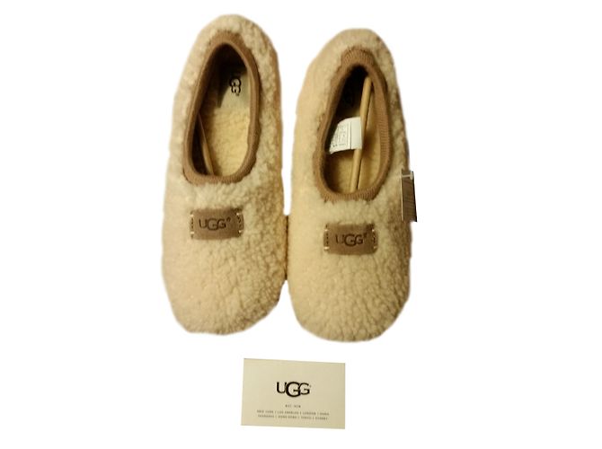 Ugg beige fur slippers