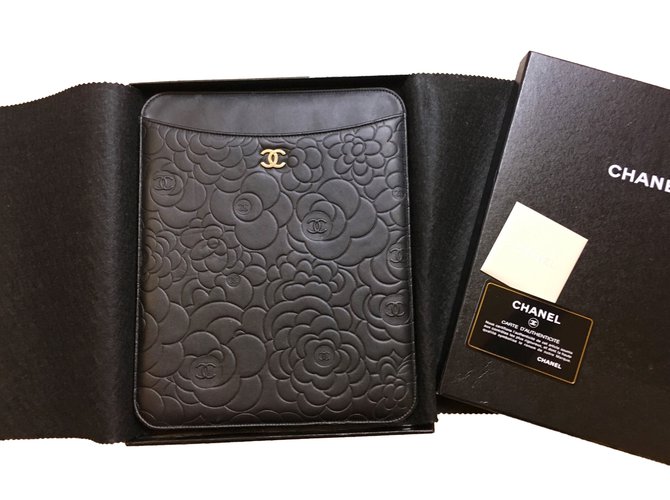 Funda iPad Chanel Negro Piel de cordero  ref.56098