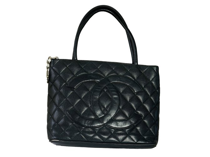 Chanel Médaillon Black Leather  ref.56106