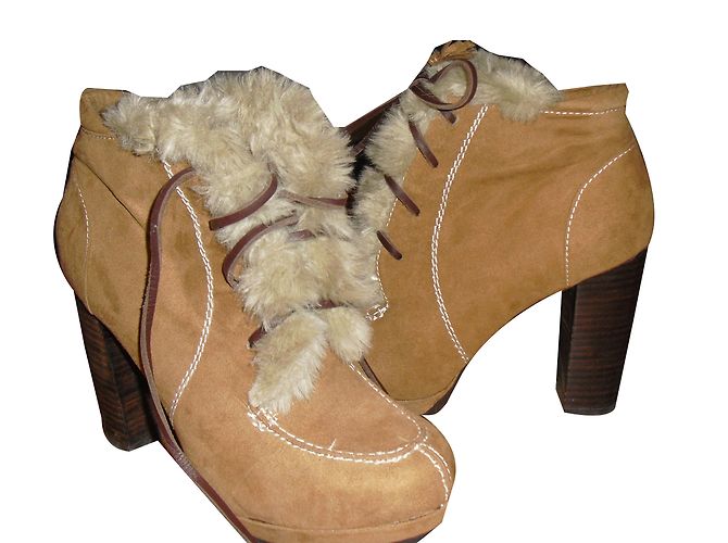 Autre Marque Botines BERSHKA de Ante Caramelo