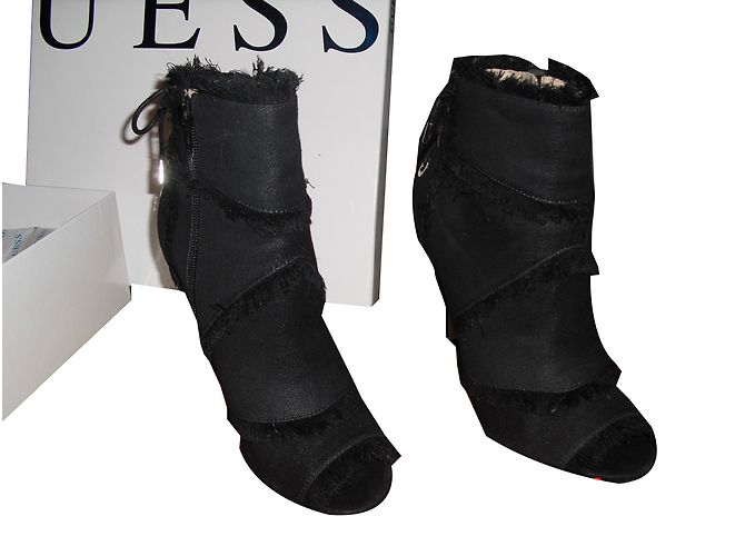 Stivaletti Guess Pastora Peep-Toe in pelle nera Nero