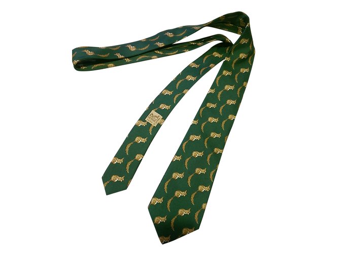 Hermès Cravatte Verde Seta  ref.56537