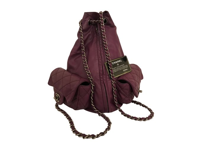 Mochila de piel de cordero grande de Chanel en púrpura Cuero  ref.56873