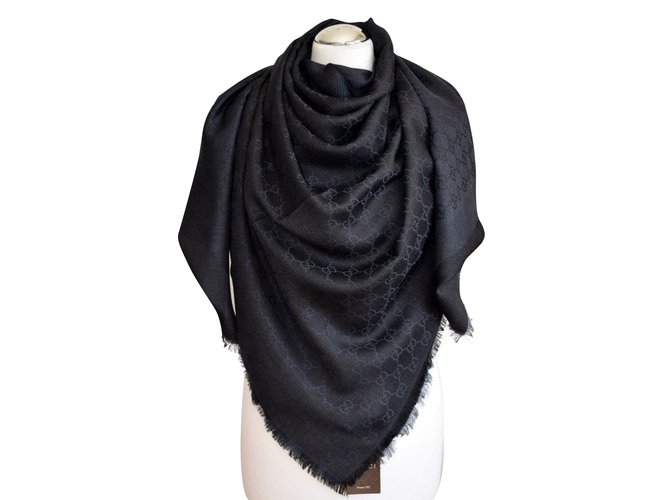 gucci shawl black